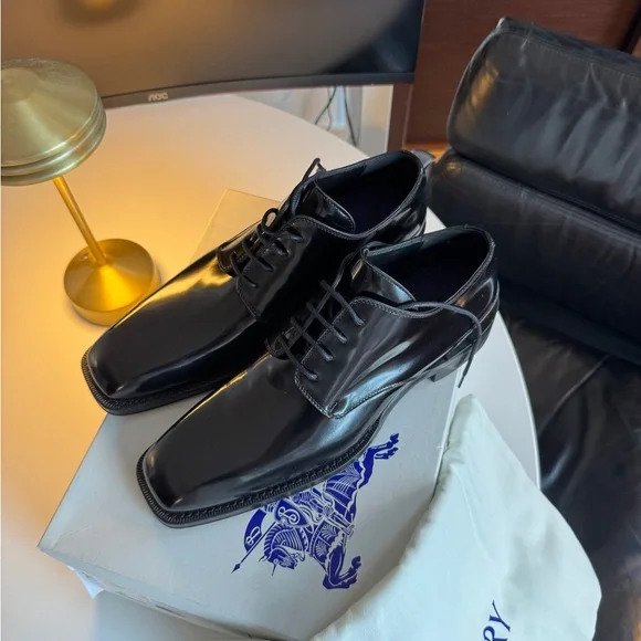Burberry Bloomsbury Leather Derby Shoes display picture 1